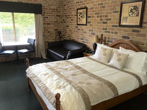Country Gardens Motor Inn - Lightning Ridge Tourism 15