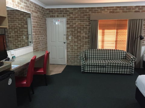 Country Gardens Motor Inn - Lightning Ridge Tourism 20