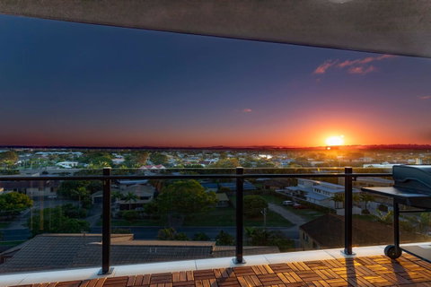 Sunset Retreat Mooloolaba - Lightning Ridge Tourism 17