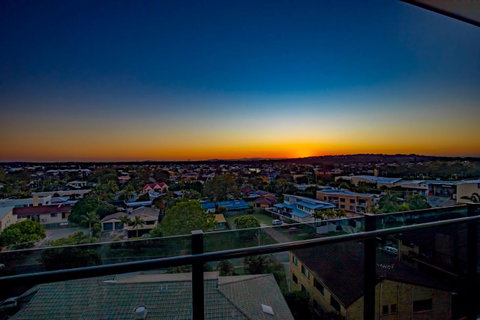 Sunset Retreat Mooloolaba - Lightning Ridge Tourism 18