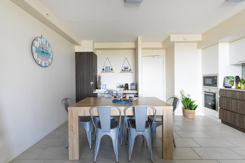 Sunset Retreat Mooloolaba - Lightning Ridge Tourism 33