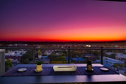 Sunset Retreat Mooloolaba - Lightning Ridge Tourism 0