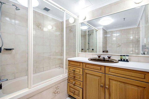 ULTIQA Beach Haven On Broadbeach - Lightning Ridge Tourism 39