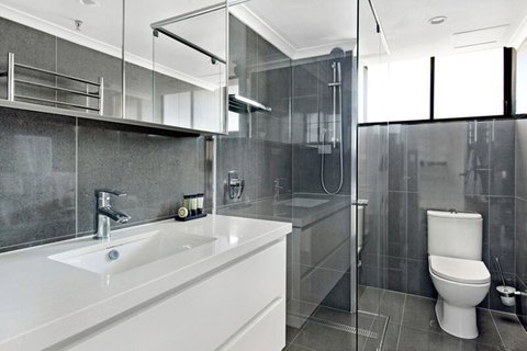 ULTIQA Beach Haven On Broadbeach - Lightning Ridge Tourism 6