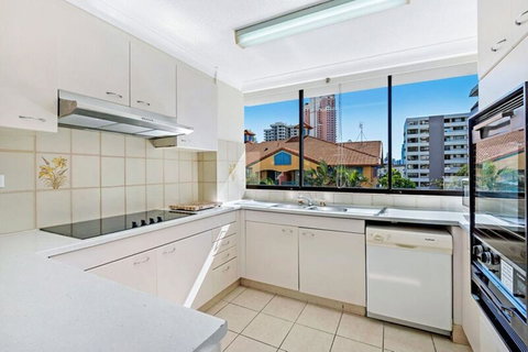 ULTIQA Beach Haven On Broadbeach - Lightning Ridge Tourism 41