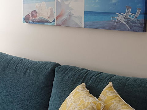 Oceania On Burleigh Beach - Lightning Ridge Tourism 12