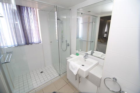 Oceania On Burleigh Beach - Lightning Ridge Tourism 15