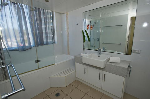 Oceania On Burleigh Beach - Lightning Ridge Tourism 16