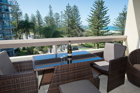 Oceania On Burleigh Beach - Lightning Ridge Tourism 1