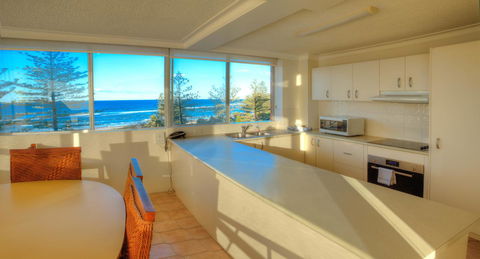 Oceania On Burleigh Beach - Lightning Ridge Tourism 3
