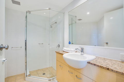 Kirra Beach Apartments - Lightning Ridge Tourism 14