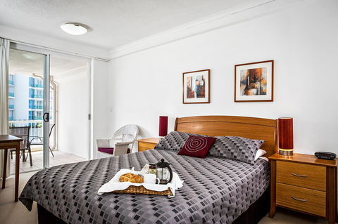 Kirra Beach Apartments - Lightning Ridge Tourism 28