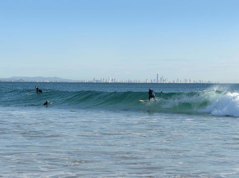 Kirra Beach Apartments - Lightning Ridge Tourism 9