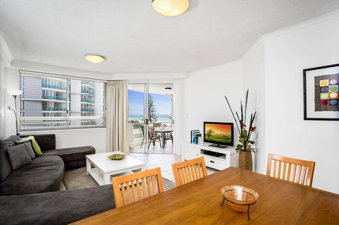 Kirra Beach Apartments - Lightning Ridge Tourism 31