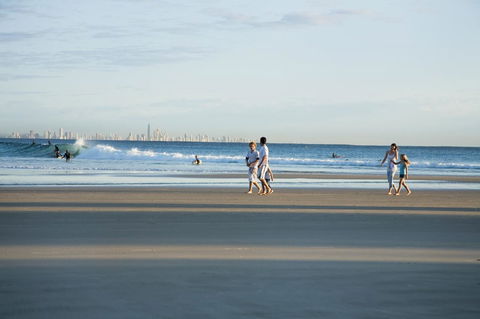 Kirra Beach Apartments - Lightning Ridge Tourism 11