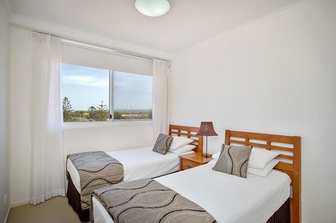 Kirra Beach Apartments - Lightning Ridge Tourism 32