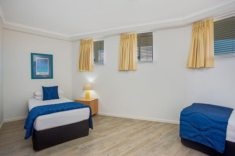 Kirra Beach Apartments - Lightning Ridge Tourism 17