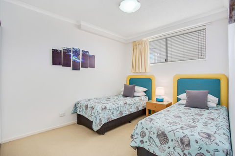 Kirra Beach Apartments - Lightning Ridge Tourism 18