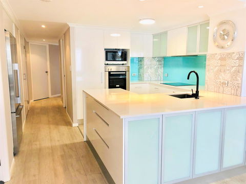 Kirra Beach Apartments - Lightning Ridge Tourism 1