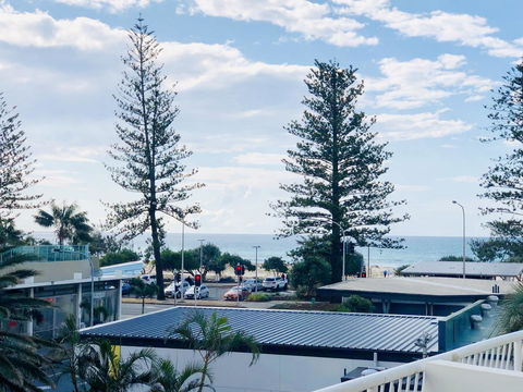 Kirra Beach Apartments - Lightning Ridge Tourism 5