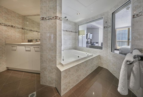 Novotel Surfers Paradise - Lightning Ridge Tourism 10