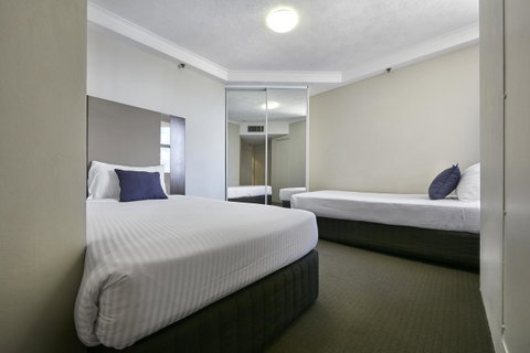Novotel Surfers Paradise - Lightning Ridge Tourism 12