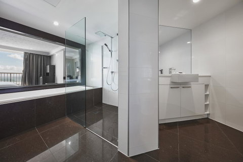 Novotel Surfers Paradise - Lightning Ridge Tourism 20