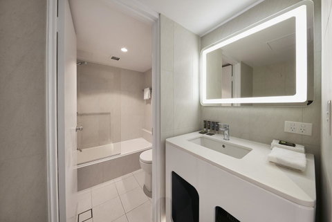 Novotel Surfers Paradise - Lightning Ridge Tourism 13