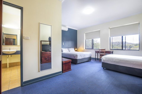Nightcap At Atherton Hotel - Lightning Ridge Tourism 2