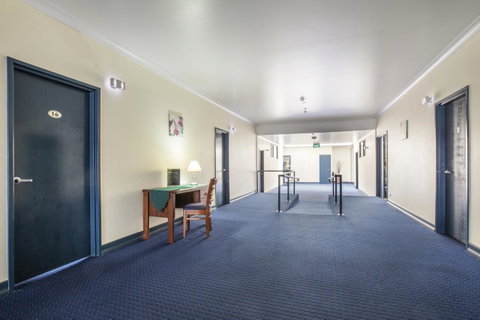 Nightcap At Atherton Hotel - Lightning Ridge Tourism 10