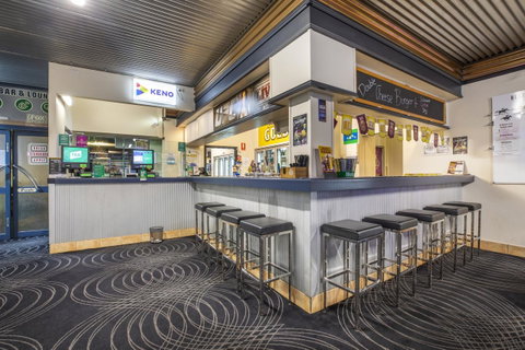 Nightcap At Atherton Hotel - Lightning Ridge Tourism 5