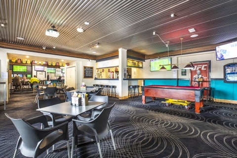Nightcap At Atherton Hotel - Lightning Ridge Tourism 7