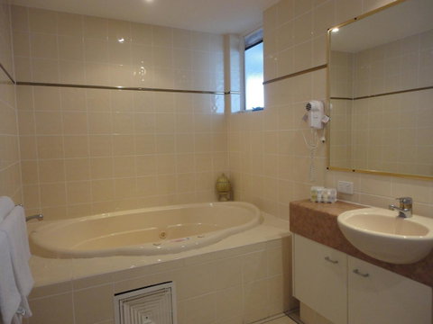 Aquarius Resort - Lightning Ridge Tourism 25