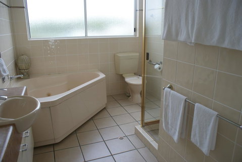 Aquarius Resort - Lightning Ridge Tourism 1