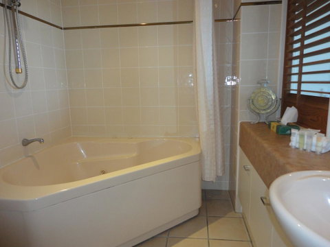 Aquarius Resort - Lightning Ridge Tourism 34