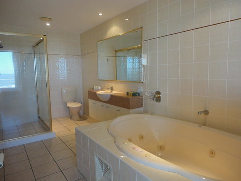 Aquarius Resort - Lightning Ridge Tourism 32