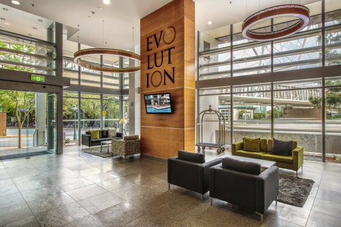 Evolution Apartments - Lightning Ridge Tourism 1