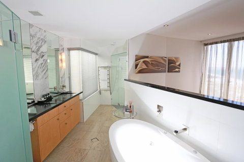 Oceans Mooloolaba - Lightning Ridge Tourism 2