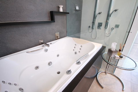Oceans Mooloolaba - Lightning Ridge Tourism 35