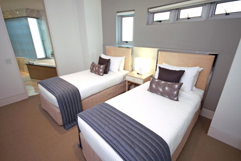Oceans Mooloolaba - Lightning Ridge Tourism 19
