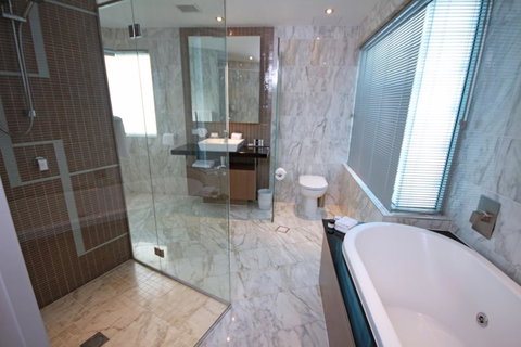Oceans Mooloolaba - Lightning Ridge Tourism 32