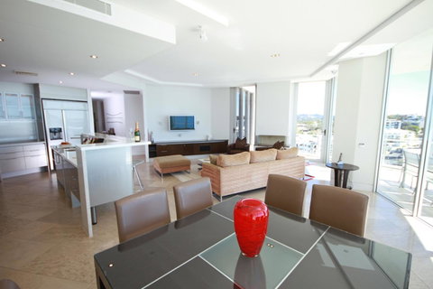 Oceans Mooloolaba - Lightning Ridge Tourism 25
