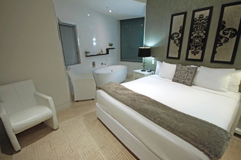 Oceans Mooloolaba - Lightning Ridge Tourism 21