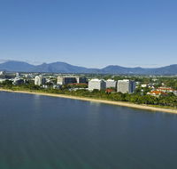 Holiday Inn Cairns Harbourside - Lightning Ridge Tourism