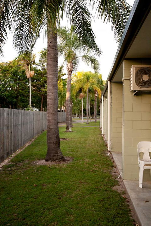 Kondari Hotel - Lightning Ridge Tourism 24