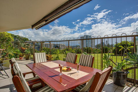 Gemini Court Holiday Apartments - Lightning Ridge Tourism 3