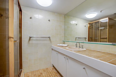 Gemini Court Holiday Apartments - Lightning Ridge Tourism 8