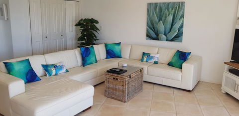Gemini Court Holiday Apartments - Lightning Ridge Tourism 24