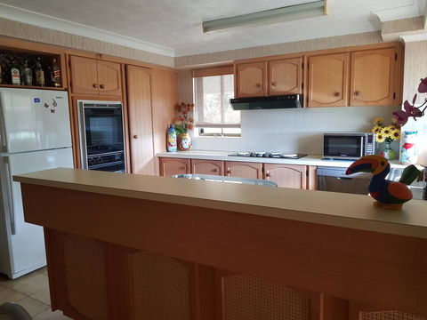 Gemini Court Holiday Apartments - Lightning Ridge Tourism 38