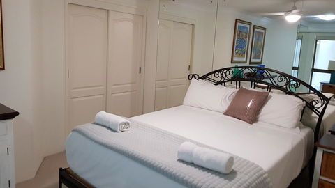 Gemini Court Holiday Apartments - Lightning Ridge Tourism 15